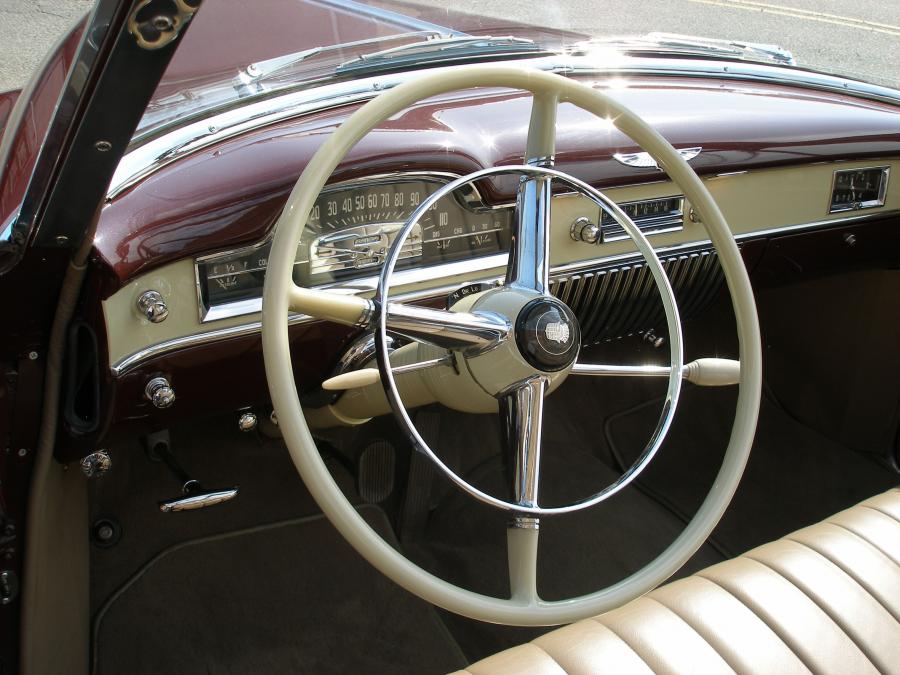  Cadillac Series 62 Convertible 1950 года  (фото 21 из 26)